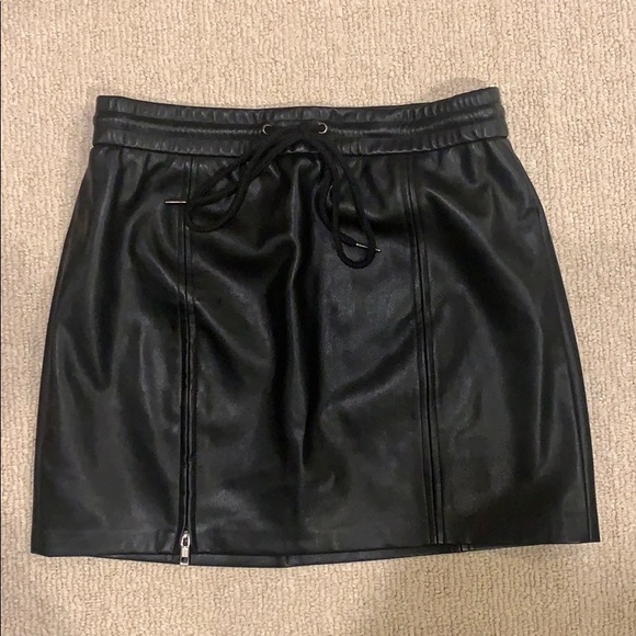 Kendall & Kylie Dresses & Skirts - Black Kendall & Kylie leather skirt!!! WORN ONCE🎉